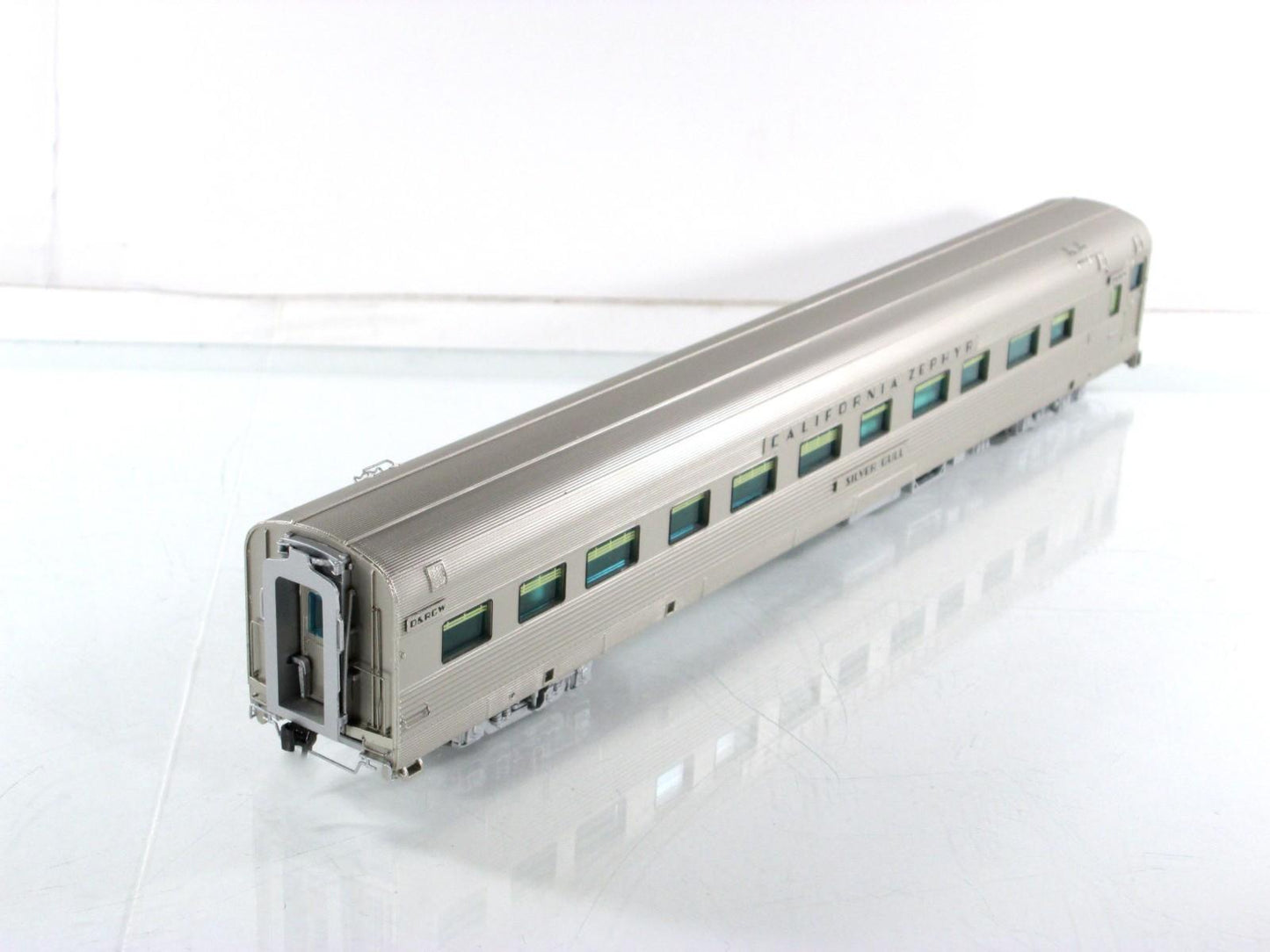HO Scale ***DRGW CA ZEPHYR*** SILVER GULL Sleeper 1135 --  Broadway 521, Lighted
