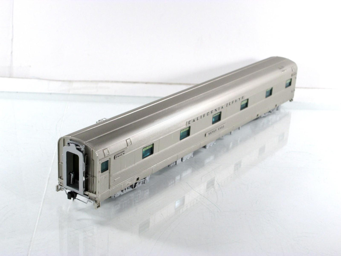 HO Scale ***DRGW CA ZEPHYR*** SILVER GULL Sleeper 1135 --  Broadway 521, Lighted