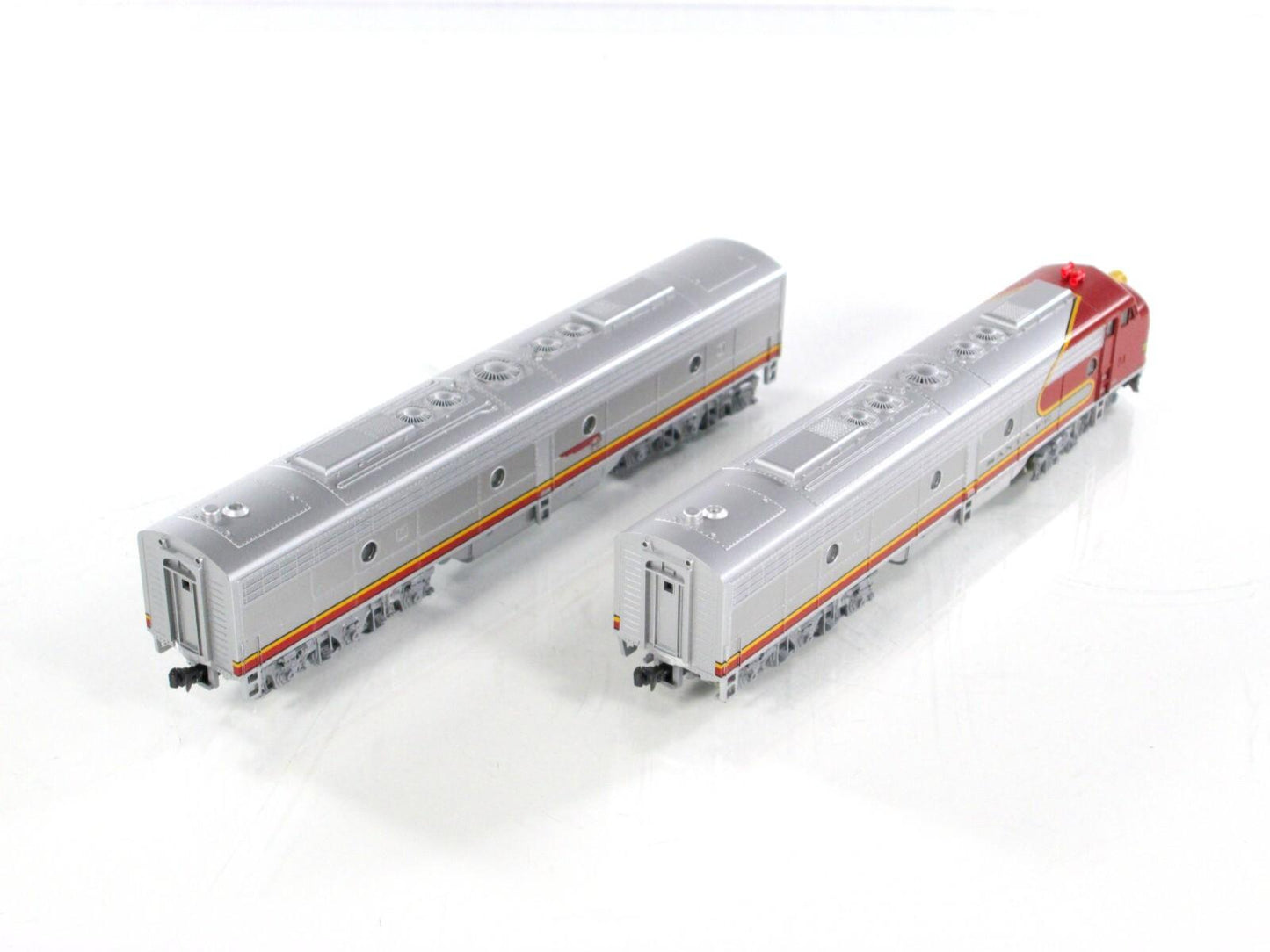 N Scale ***SANTA FE*** E8/9 AB Locomotive Set, ATSF 82 ---- Kato 106-2401 w/ DCC