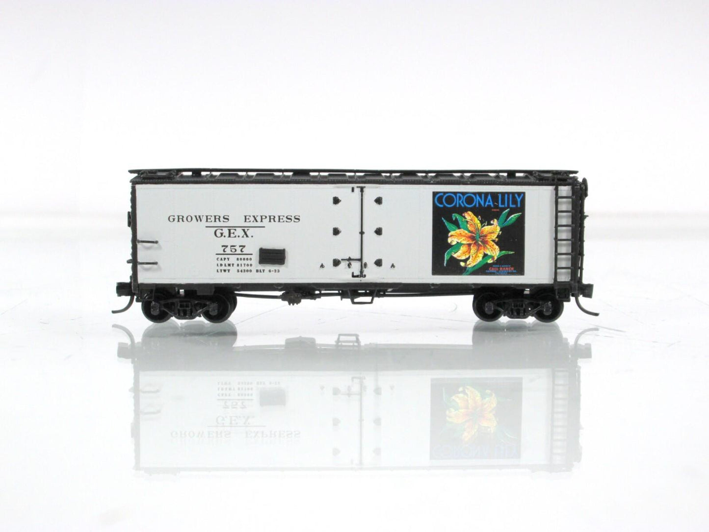 N Scale ***CORONA LILY*** Growers Express Reefer #757 - YesterYear, MTL Couplers