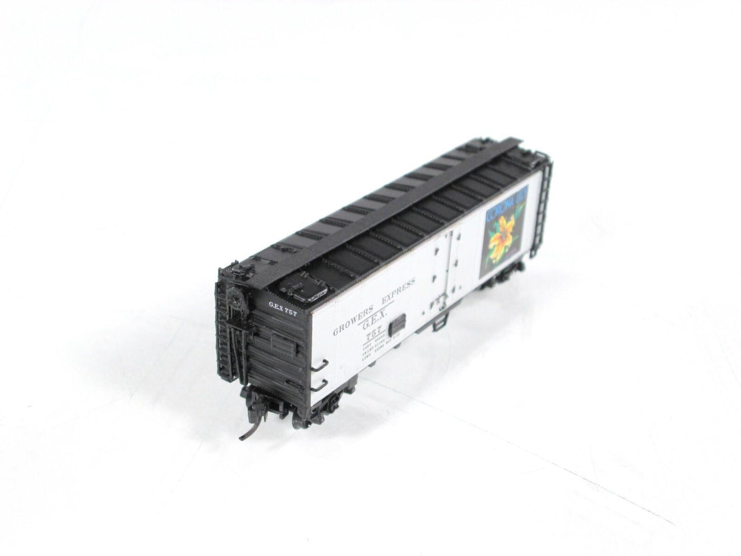 N Scale ***CORONA LILY*** Growers Express Reefer #757 - YesterYear, MTL Couplers