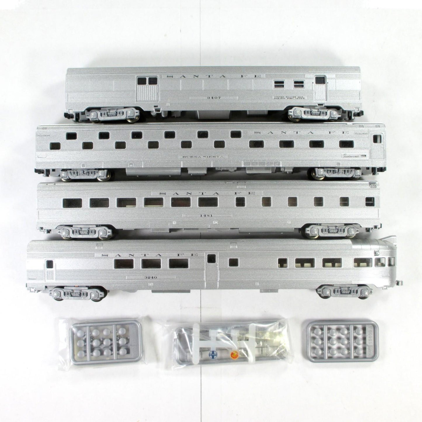 N Scale ***SANTA FE*** Lightweight Corrugated Passenger 4-Set A -- Kato 106-1502