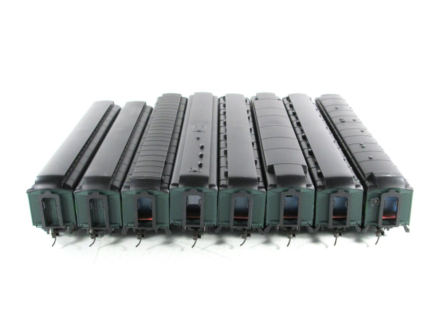 HO Scale *READING* HeavyWeight Passenger 8-Set - IHC w/ Interiors, Knuckle Cplrs