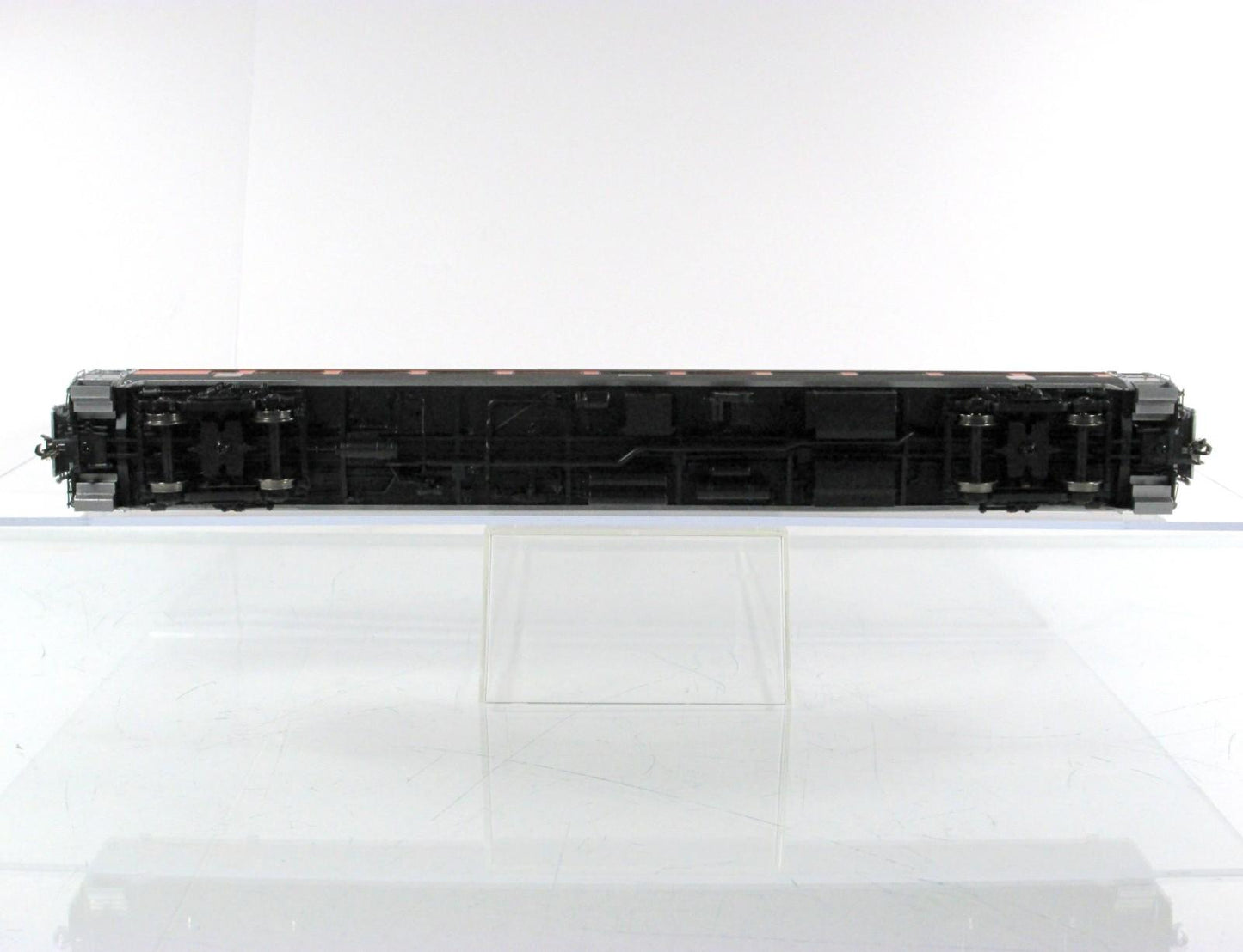 HO Scale ***NEW HAVEN*** Passenger Coach #8641 - Rapido 17027, Lighted **RARE*