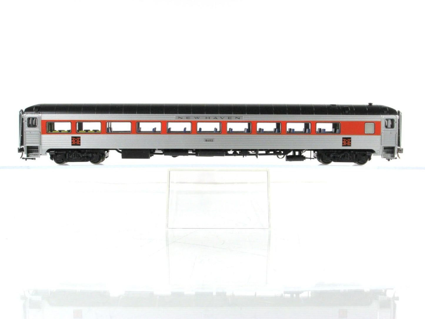 HO Scale ***NEW HAVEN*** Passenger Coach #8602 --- Rapido 17023, Lighted **RARE*