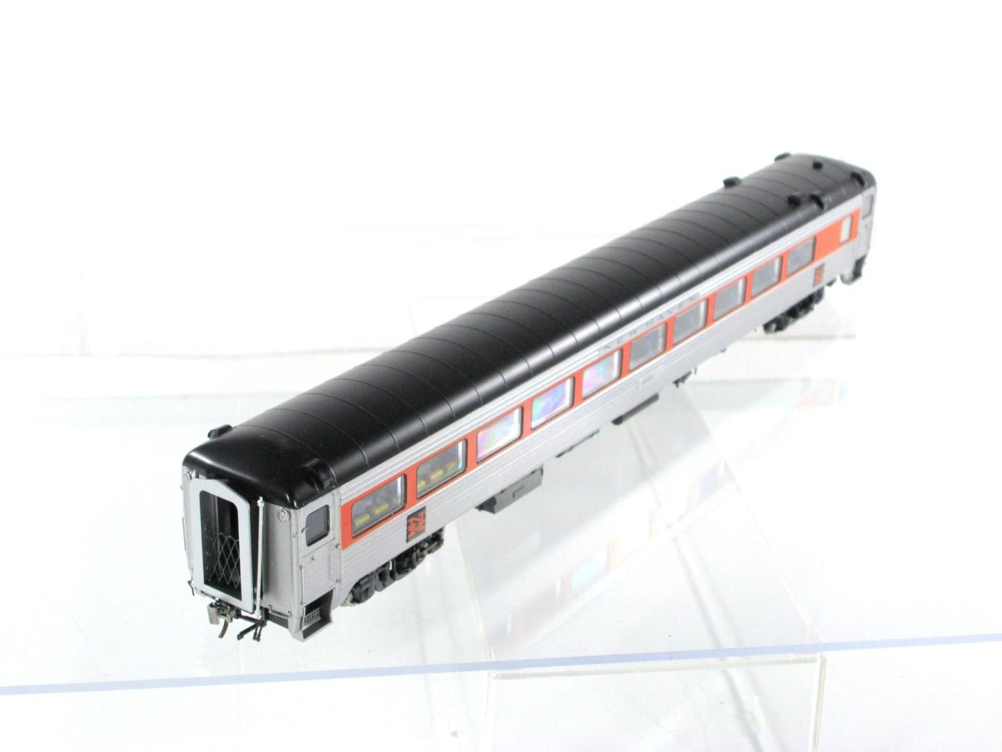 HO Scale ***NEW HAVEN*** Passenger Coach #8602 --- Rapido 17023, Lighted **RARE*