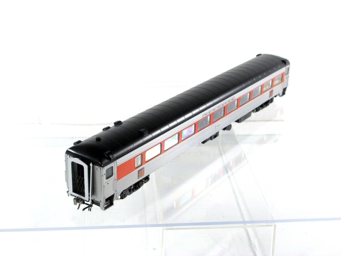 HO Scale ***NEW HAVEN*** Passenger Coach #8602 --- Rapido 17023, Lighted **RARE*
