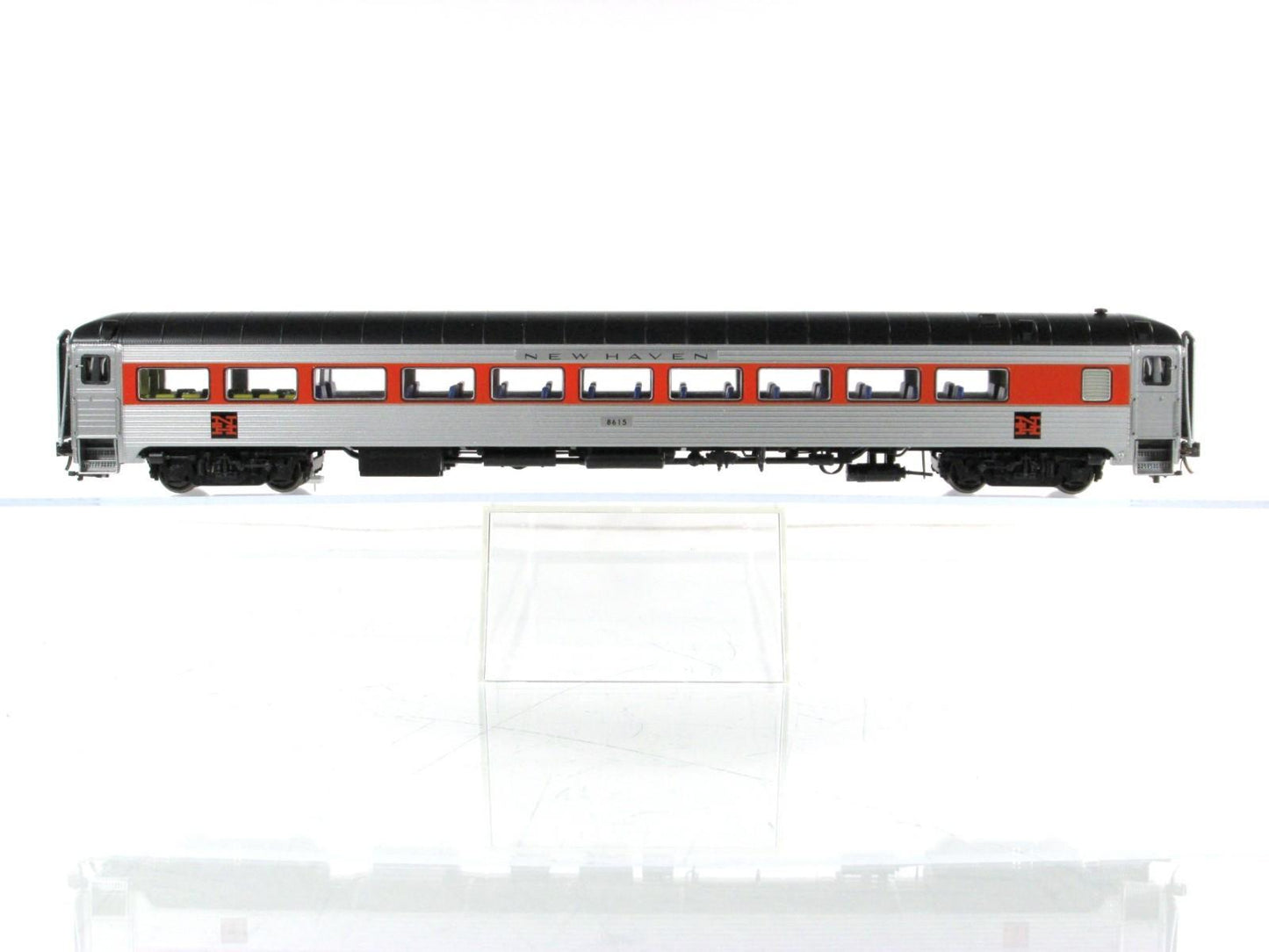 HO Scale ***NEW HAVEN*** Passenger Coach #8615 --- Rapido 17025, Lighted **RARE*