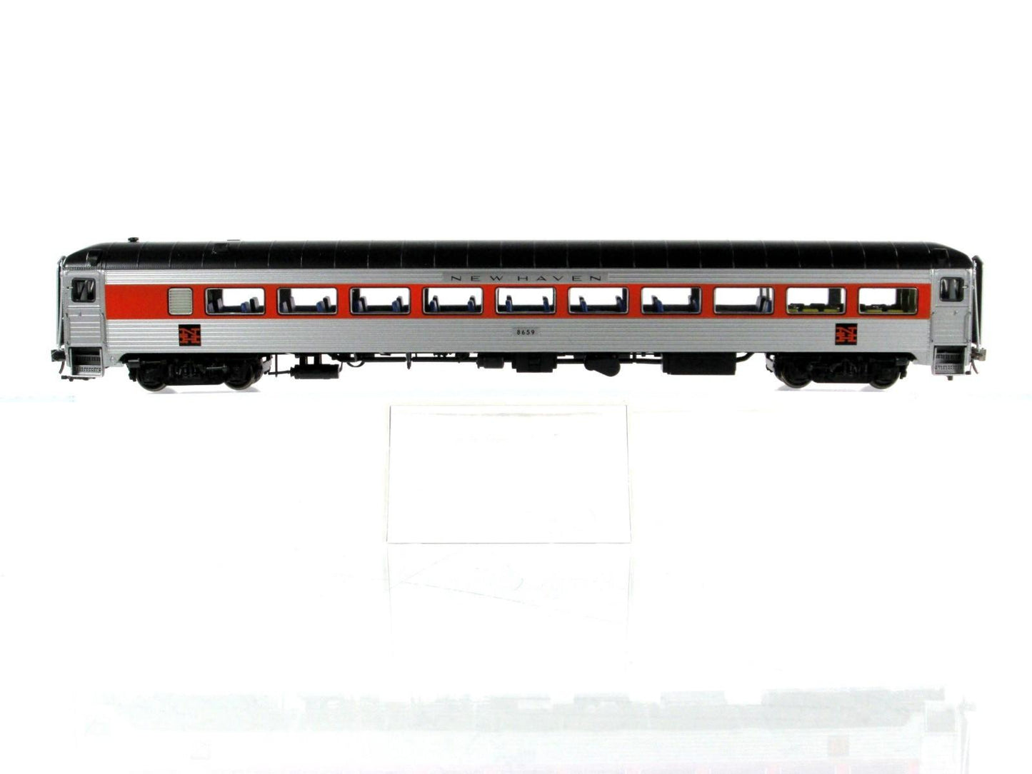 HO Scale ***NEW HAVEN*** Passenger Coach #8659 --- Rapido 17031, Lighted **RARE*
