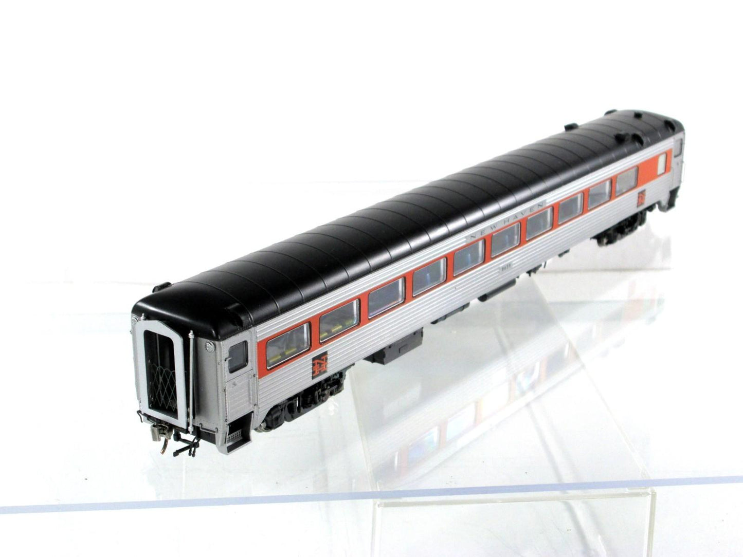 HO Scale ***NEW HAVEN*** Passenger Coach #8659 --- Rapido 17031, Lighted **RARE*