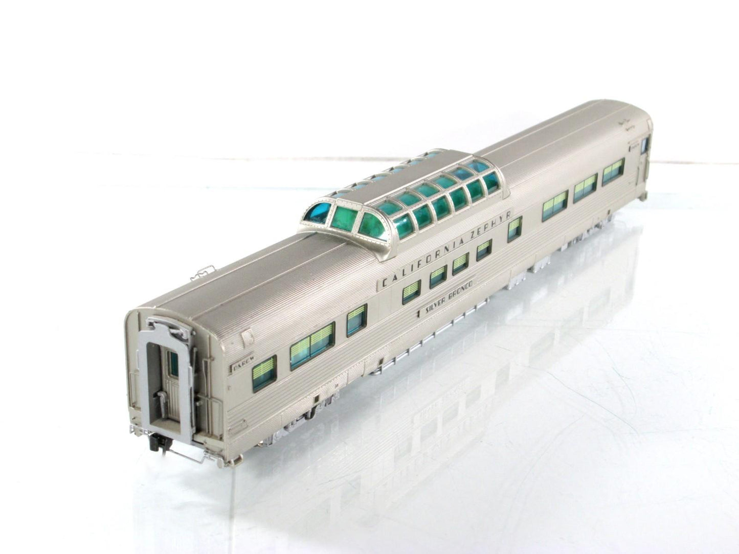 HO Scale **DRGW CA ZEPHYR** SILVER BRONCO Vista Dome 1105 -Broadway 514, Lighted