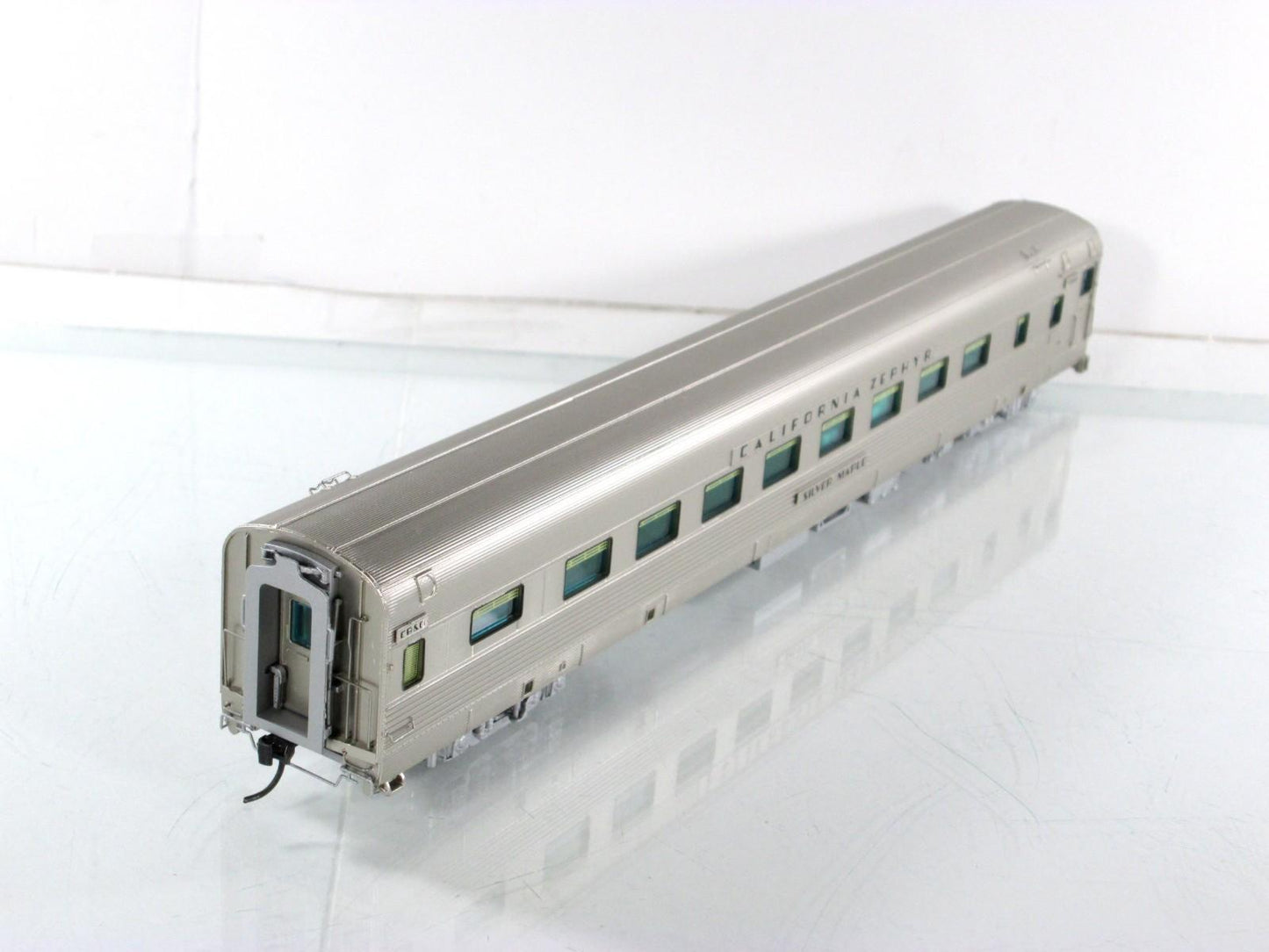 HO Scale ***CB&Q CA ZEPHYR*** SILVER MAPLE Sleeper #400 -- Broadway 510, Lighted