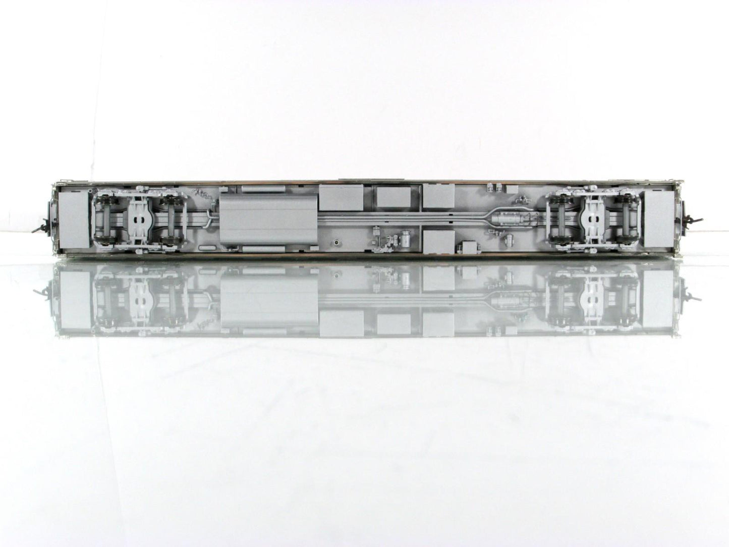 HO Scale ***CB&Q CA ZEPHYR*** SILVER MAPLE Sleeper #400 -- Broadway 510, Lighted