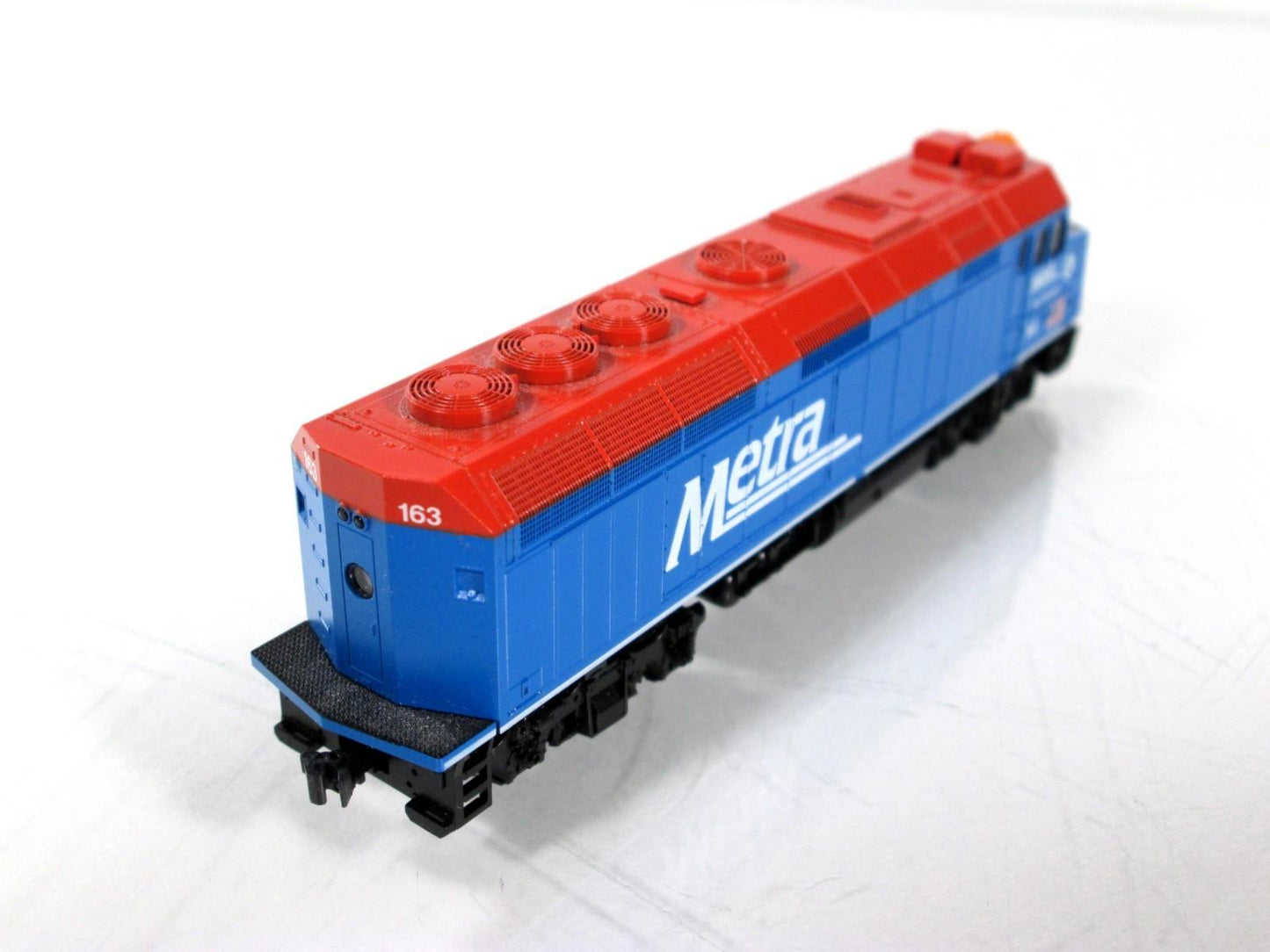 N Scale ***CHICAGO METRA - ELMHURST*** EMD F40PH #163 -- Kato 176-9103 **DCC Rdy