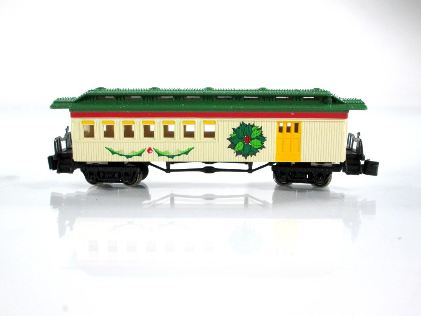 N Scale ***SPIRIT of CHRISTMAS*** Overland Combine Passenger Car -Bachmann 24017