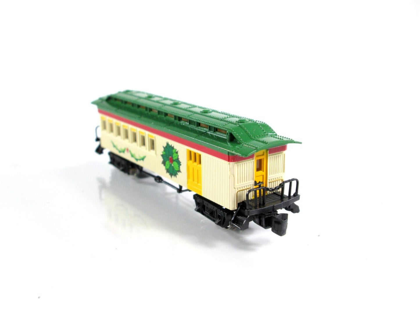 N Scale ***SPIRIT of CHRISTMAS*** Overland Combine Passenger Car -Bachmann 24017