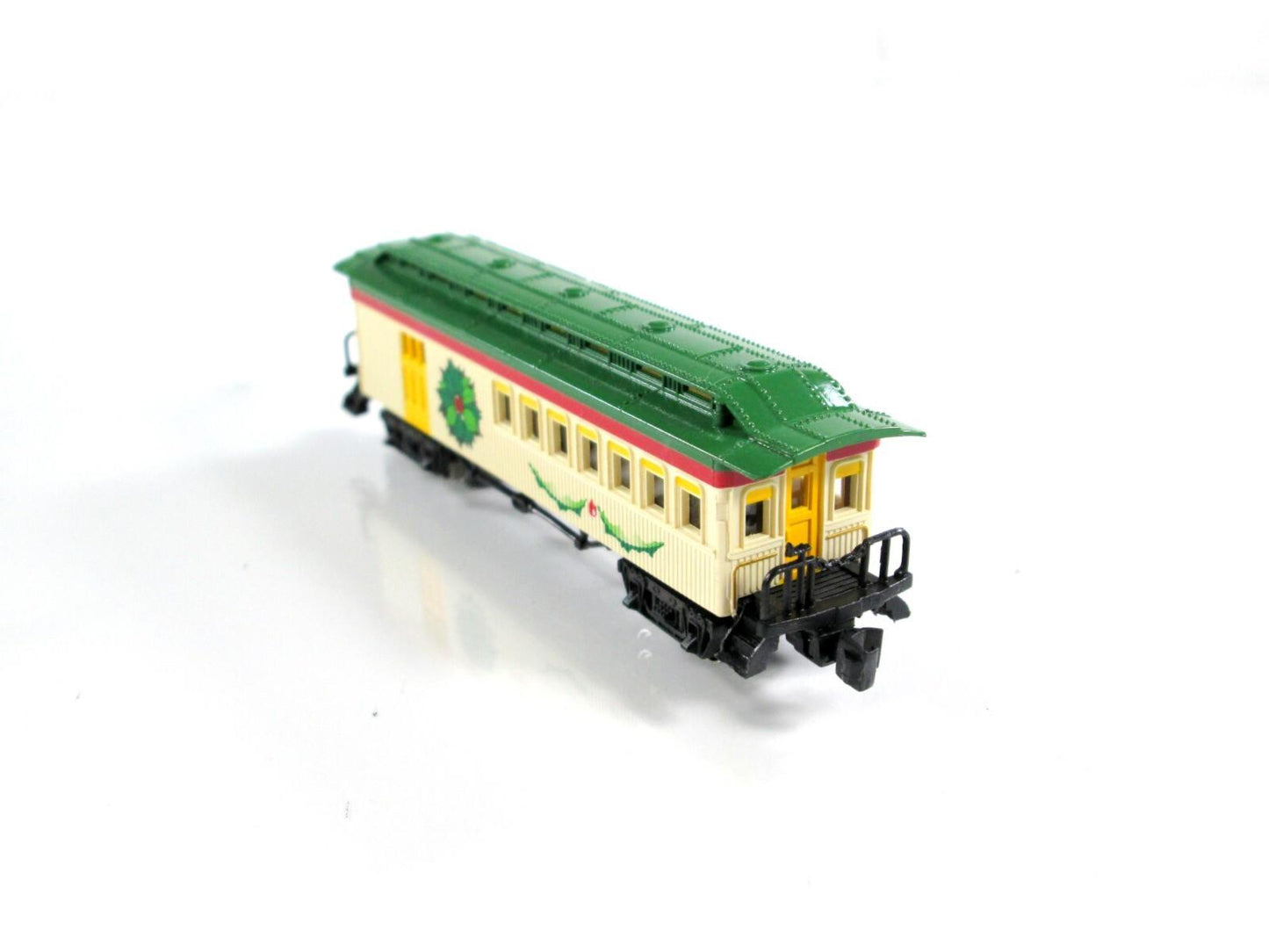 N Scale ***SPIRIT of CHRISTMAS*** Overland Combine Passenger Car -Bachmann 24017