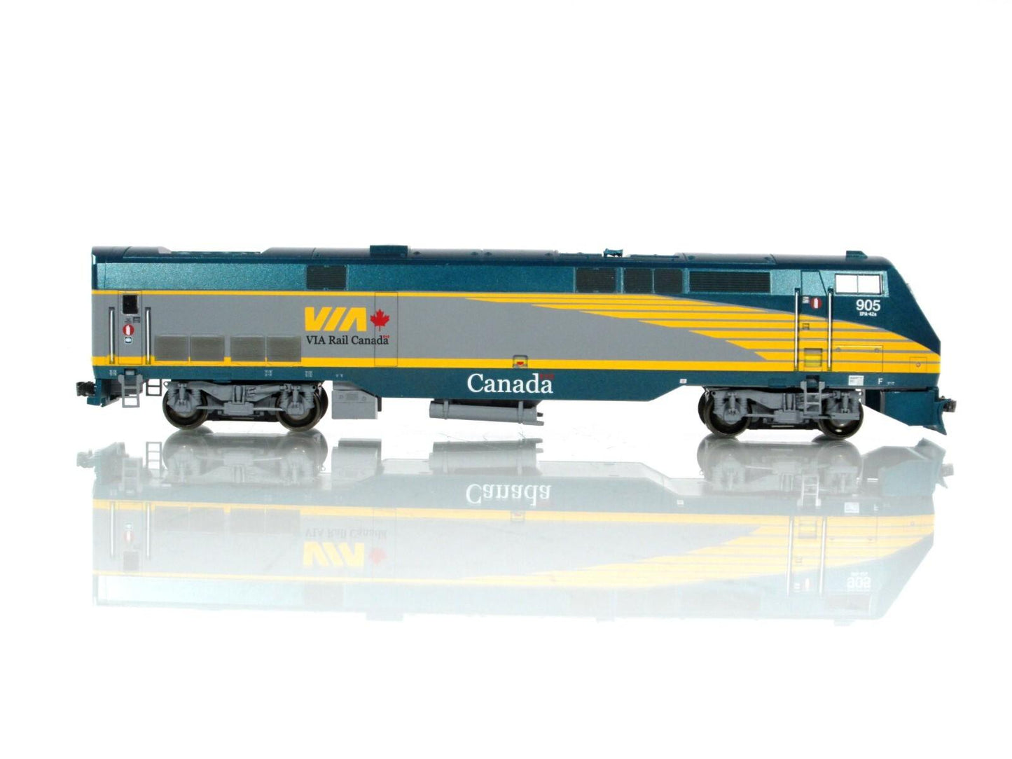 HO Scale ***VIA RAIL CANADA*** P-42 Locomotive #905 - Athearn 99428 w/ DCC *RARE