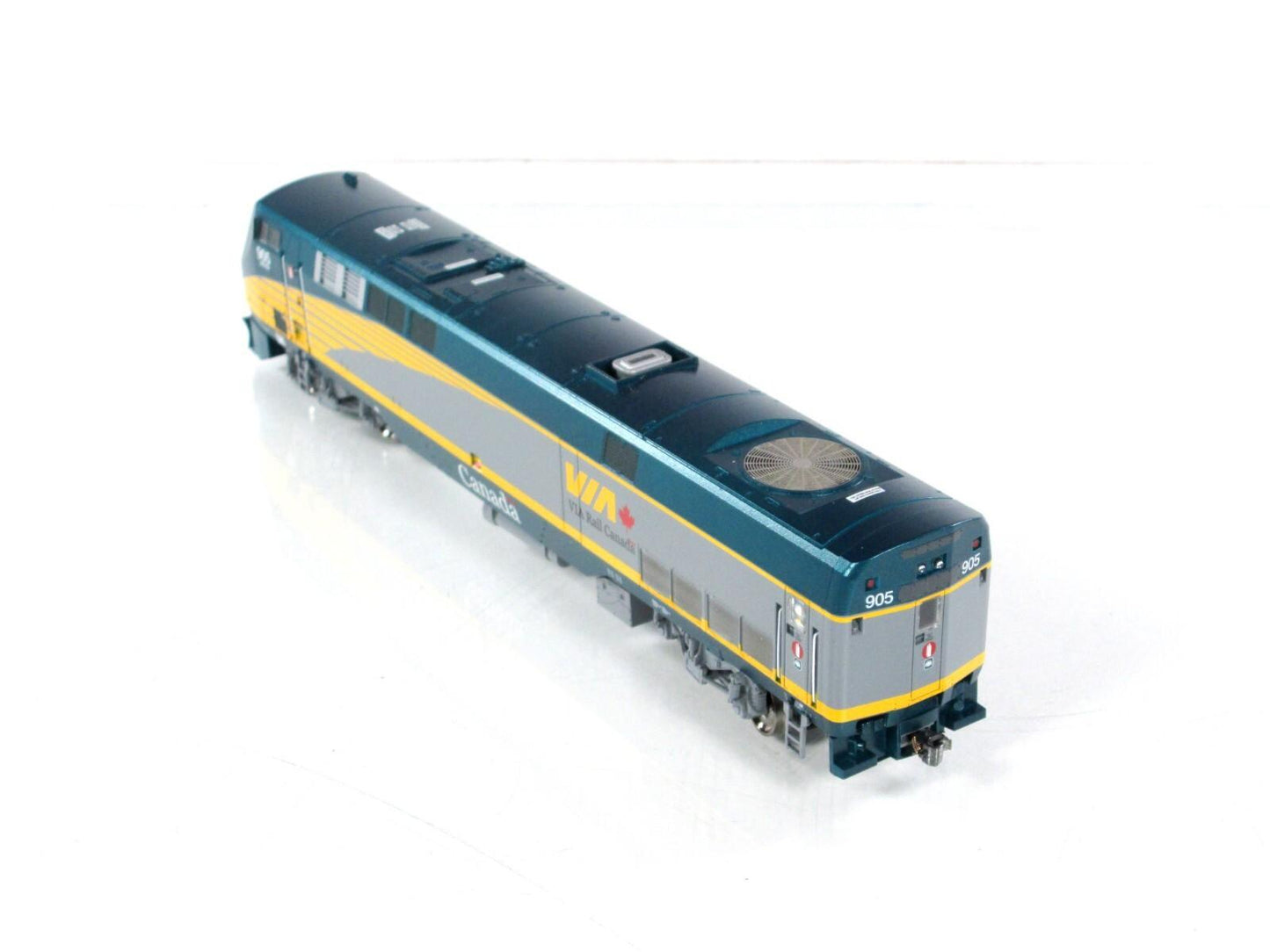 HO Scale ***VIA RAIL CANADA*** P-42 Locomotive #905 - Athearn 99428 w/ DCC *RARE