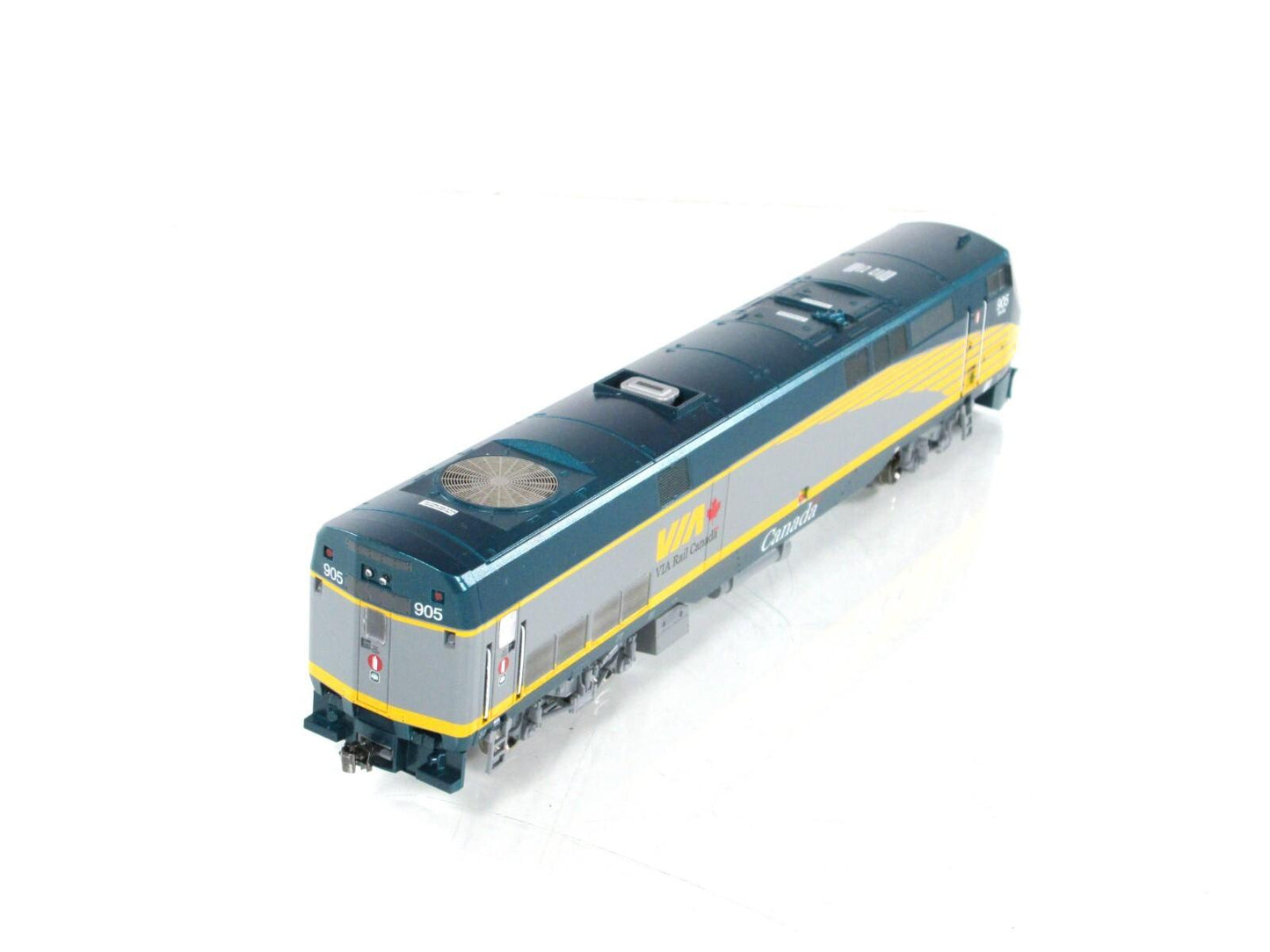 HO Scale ***VIA RAIL CANADA*** P-42 Locomotive #905 - Athearn 99428 w/ DCC *RARE