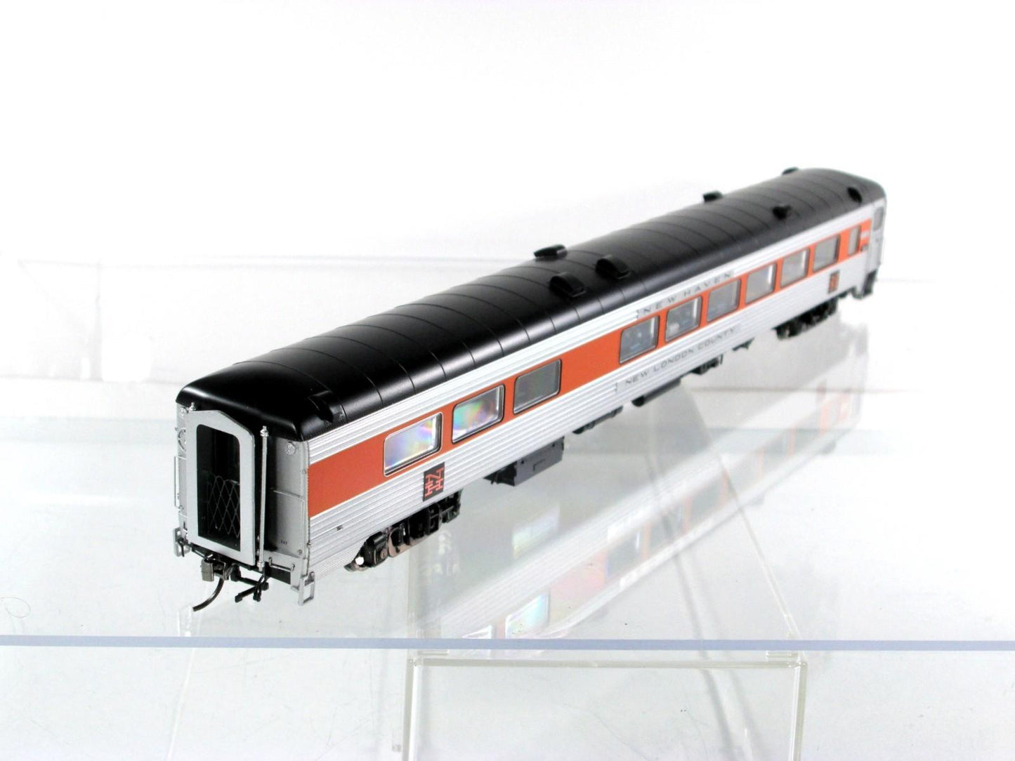 HO Scale ***NEW HAVEN*** NEW LONDON County Car -- Rapido 134019, Lighted **RARE*