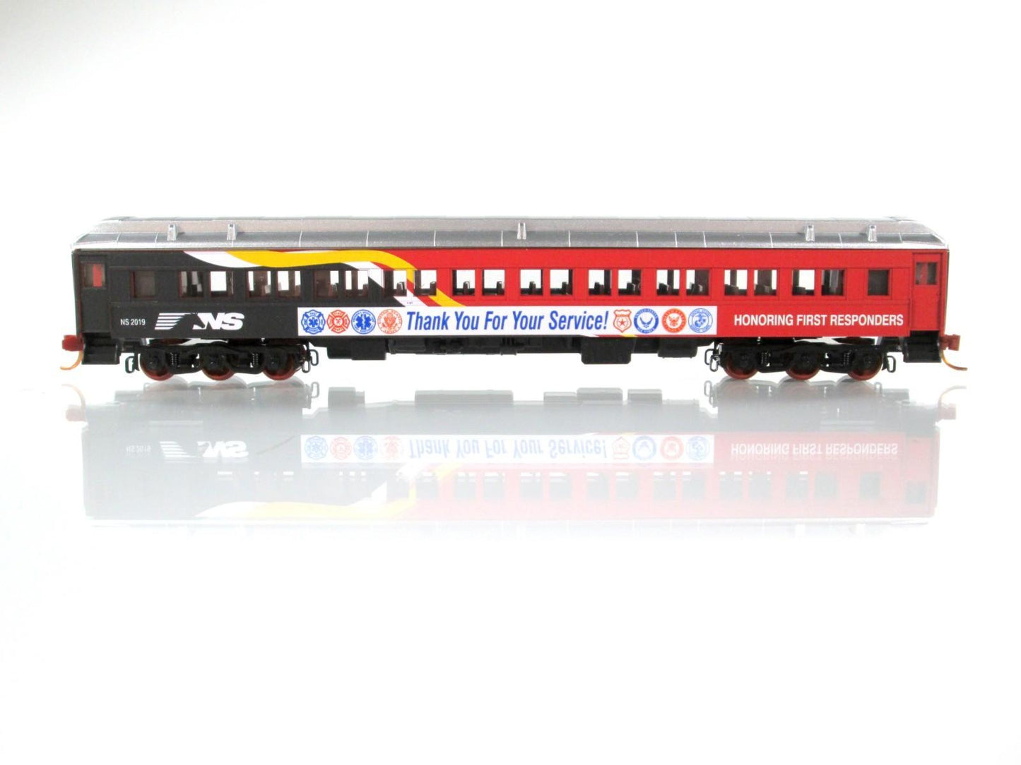 N Scale ***Norfolk Southern FIRST RESPONDERS*** Coach --- Micro Trains NSE *RARE