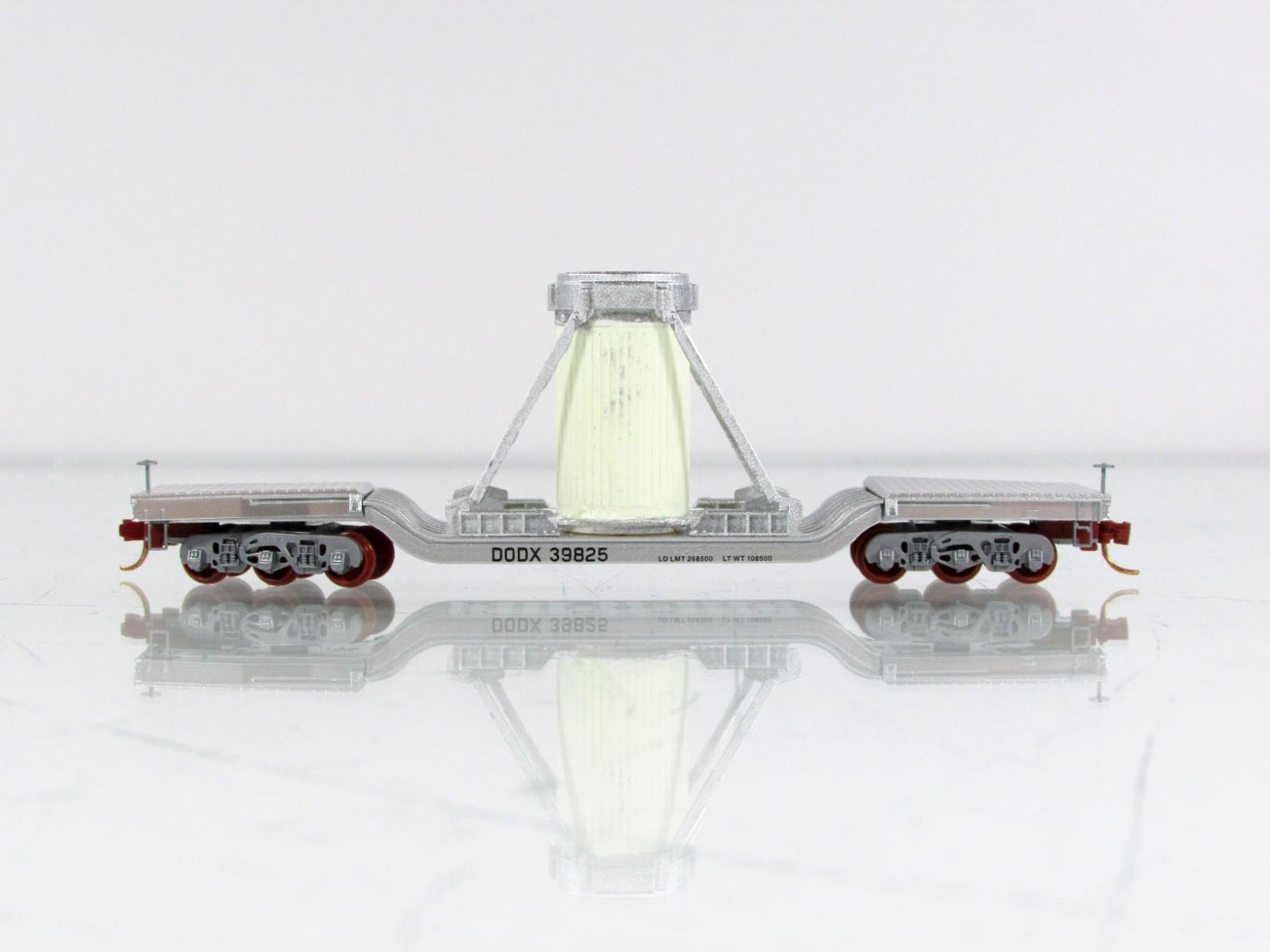 N Scale **NUCLEAR FLASK TRANSPORT (Glows)** Flat Car, DODX 39825 - NSE MTL 19-55