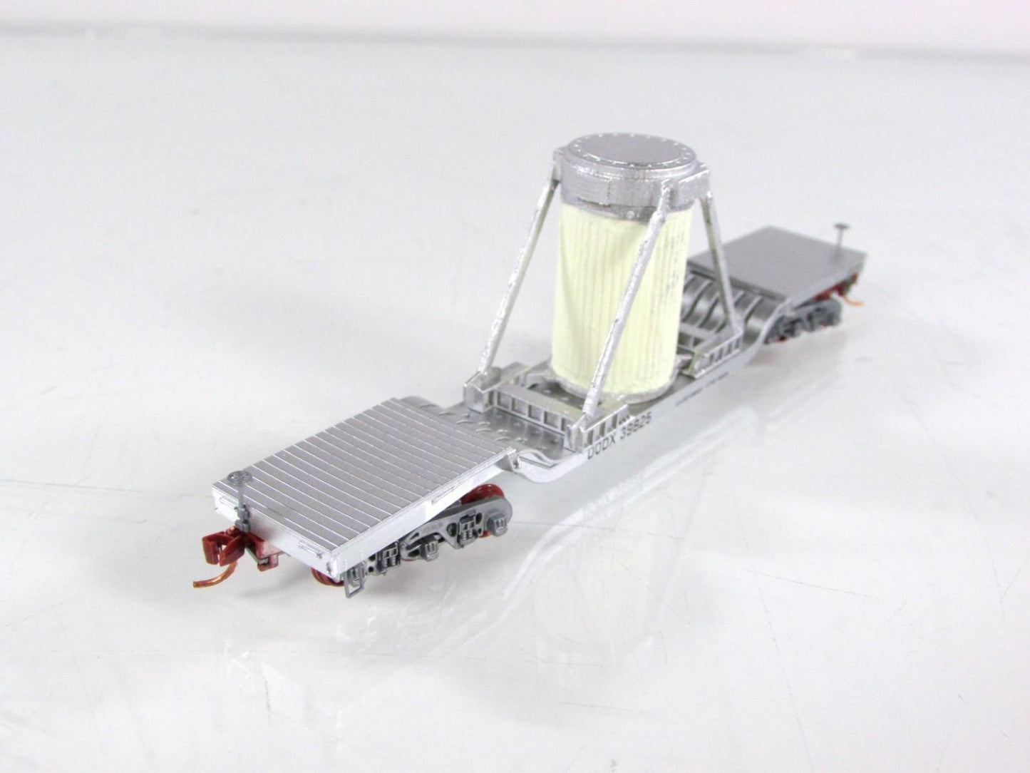N Scale **NUCLEAR FLASK TRANSPORT (Glows)** Flat Car, DODX 39825 - NSE MTL 19-55