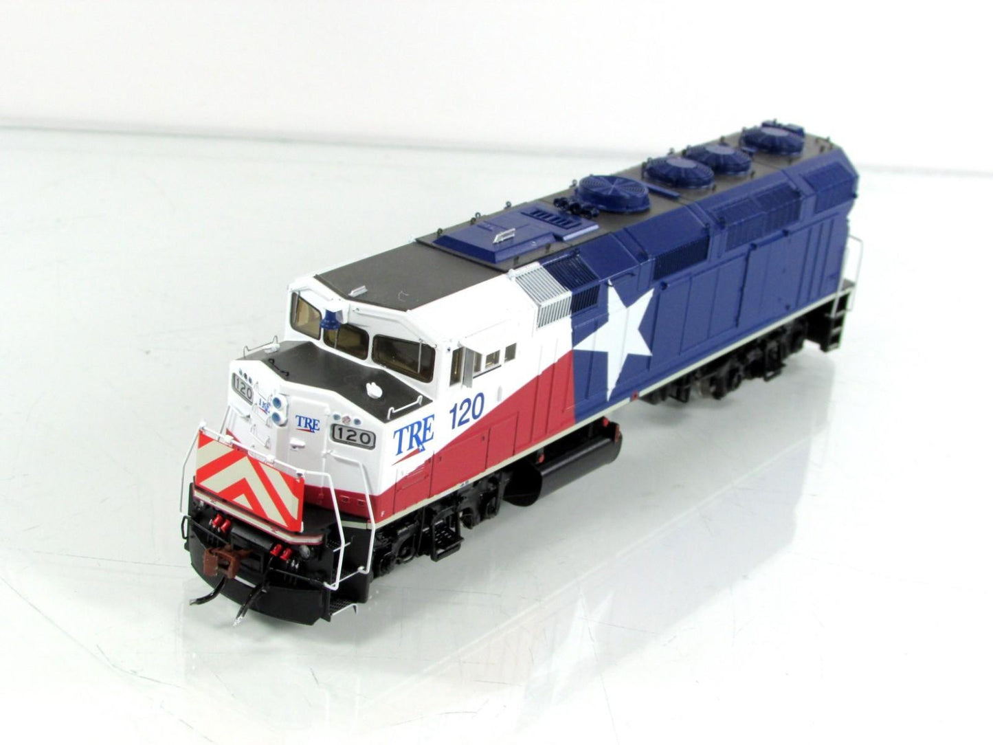 HO Scale ***TRINITY RAILWAY EXPRESS*** F59PH, TRE 120 -- Rapido 19025, DCC Ready