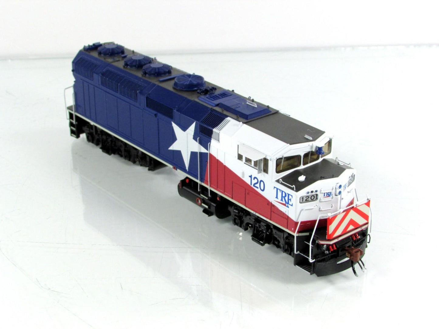 HO Scale ***TRINITY RAILWAY EXPRESS*** F59PH, TRE 120 -- Rapido 19025, DCC Ready