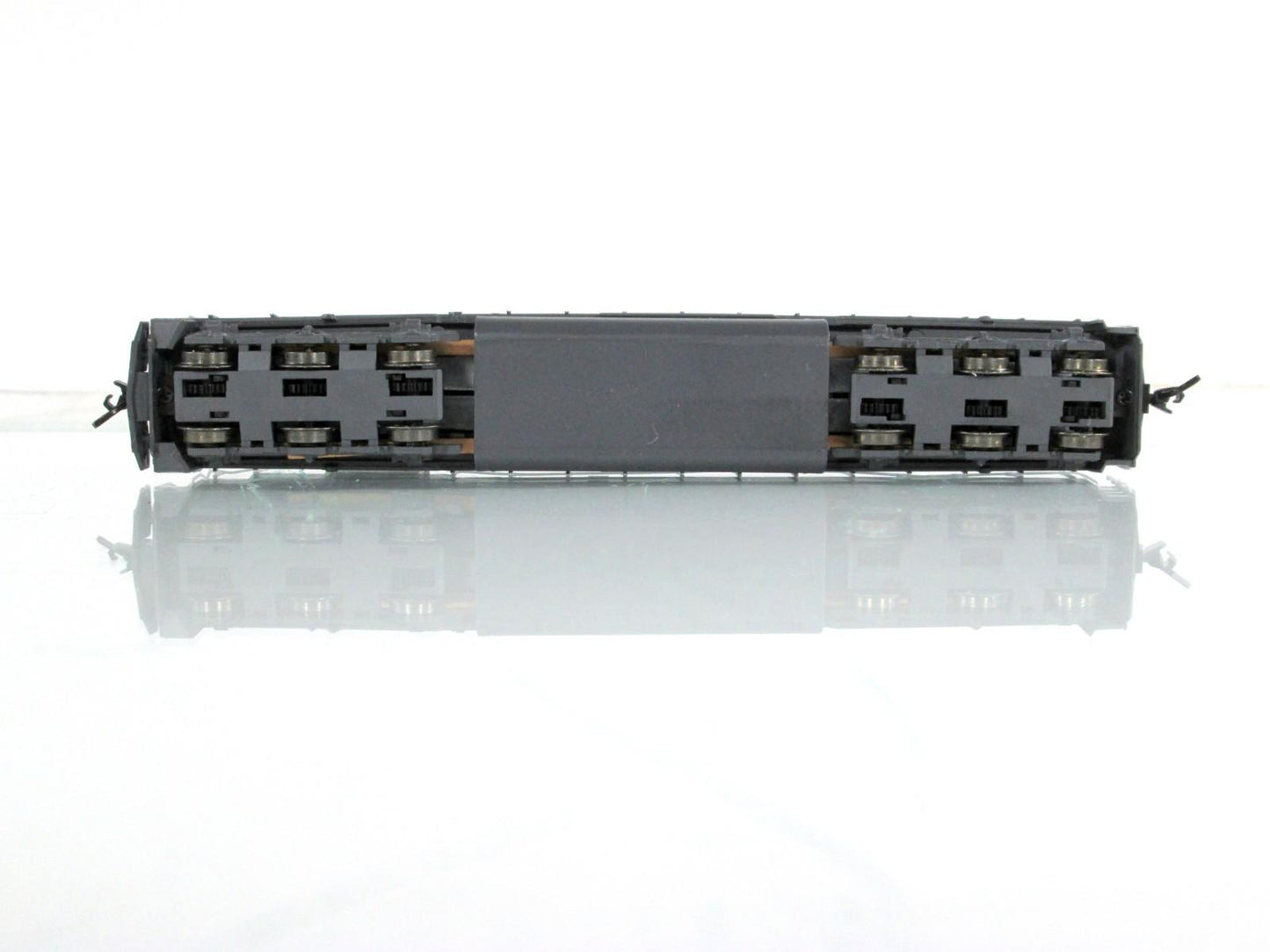 N Scale **SOUTHERN PACIFIC** SD40T-2 #8363 -- Intermountain 69405-05 **DCC Ready
