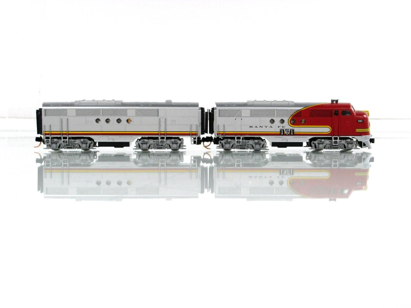 N Scale ***SANTA FE*** EMD FT A/B Set #161 - Micro Trains 99200102, *DCC Ready