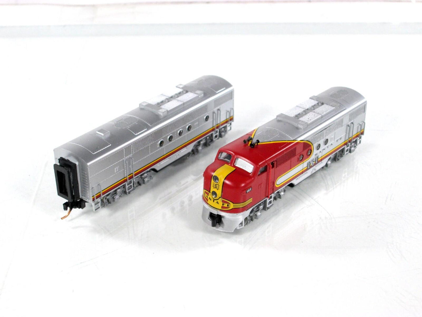 N Scale ***SANTA FE*** EMD FT A/B Set #161 - Micro Trains 99200102, *DCC Ready