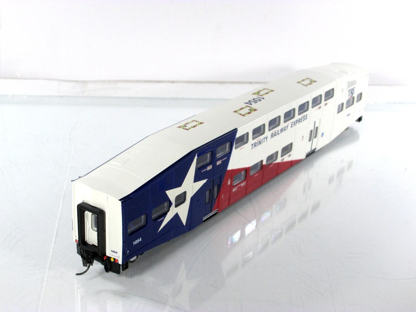 HO Scale ***TRINITY RAILWAY EXPRESS*** Bombardier Coach TRE 1054 - Athearn 25715