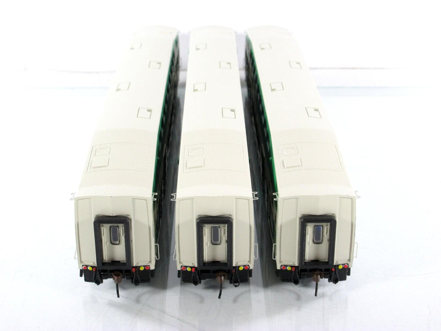 HO Scale **GO TRANSIT** Bombardier Passenger Set #2015,2020,2027 - Athearn 25925