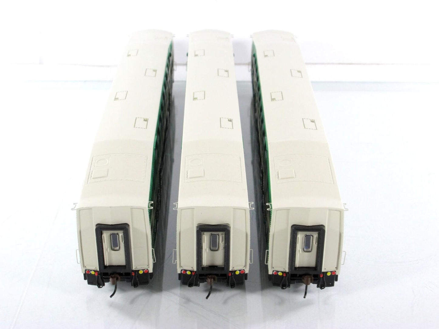 HO Scale **GO TRANSIT** Bombardier Passenger Set #2015,2020,2027 - Athearn 25925