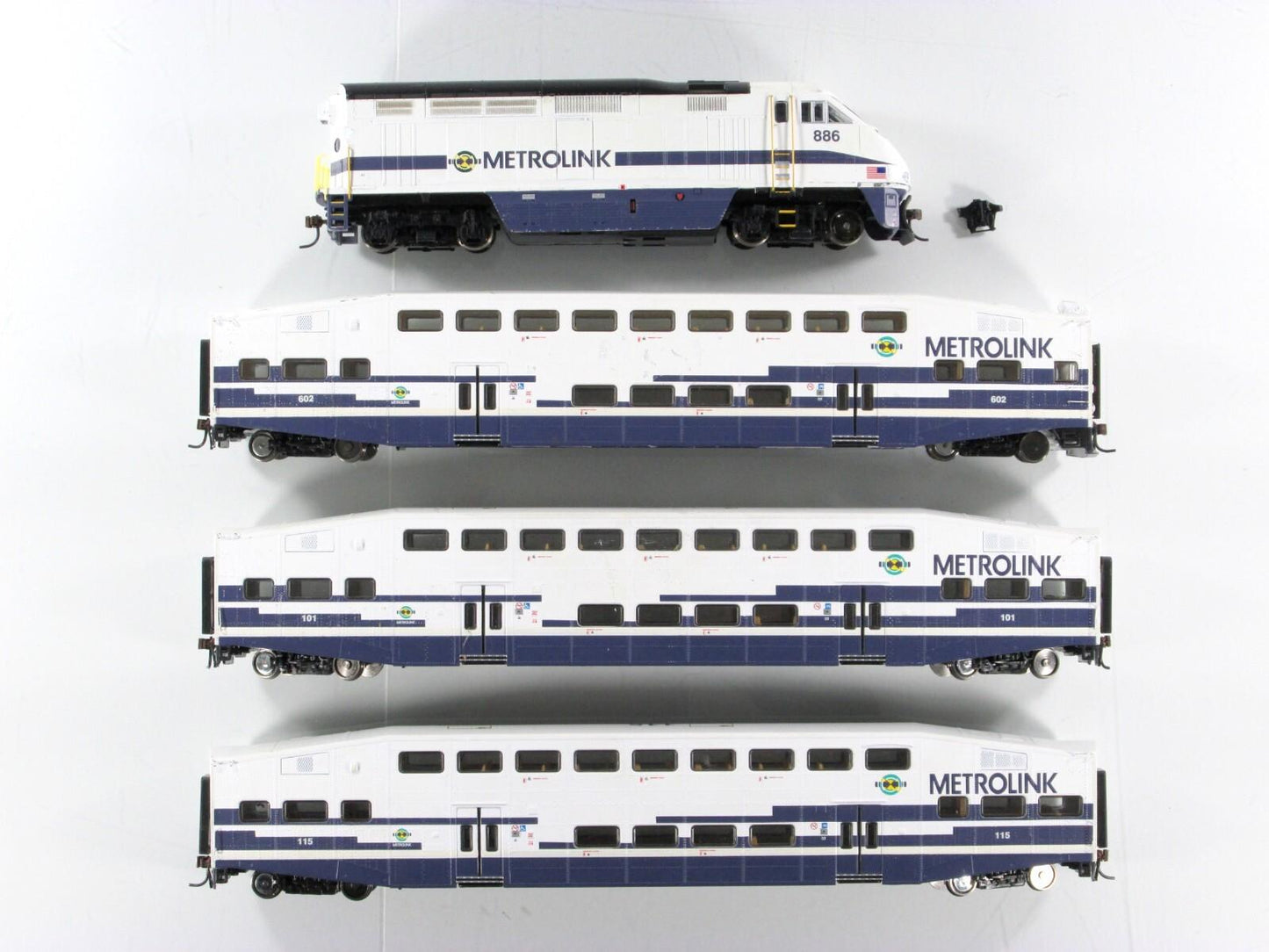 HO Scale ***METROLINK*** Bombardier & F59PHI #886, 602, 101, 115 - Athearn 25992