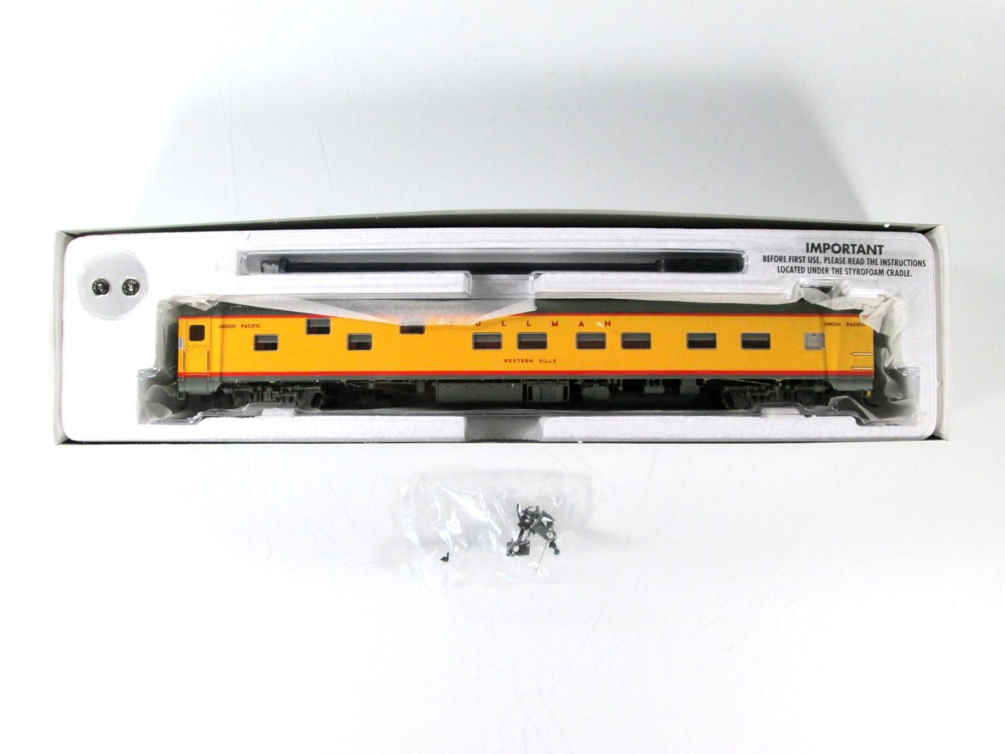 HO Scale ***UNION PACIFIC*** Sleeper *Western Hills* ---- Rapido 101061, Lighted