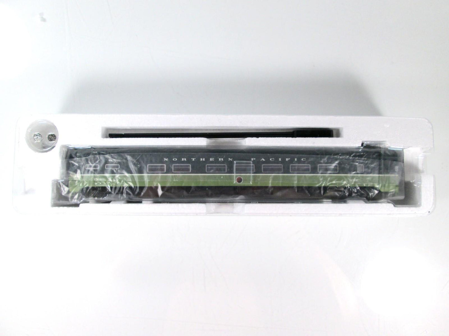 HO Scale ***NORTHERN PACIFIC LOEWY*** Grill-Parlor #487 - Rapido 111042, Lighted