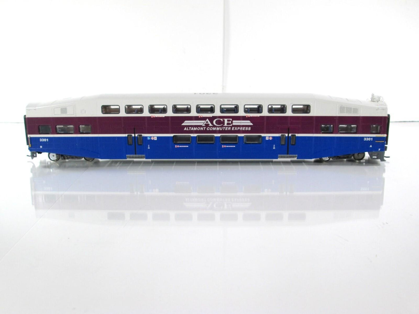 HO Scale *ALTAMONT COMMUTER EXPRESS* Bombardier Control Car #3301 - Athearn 2550