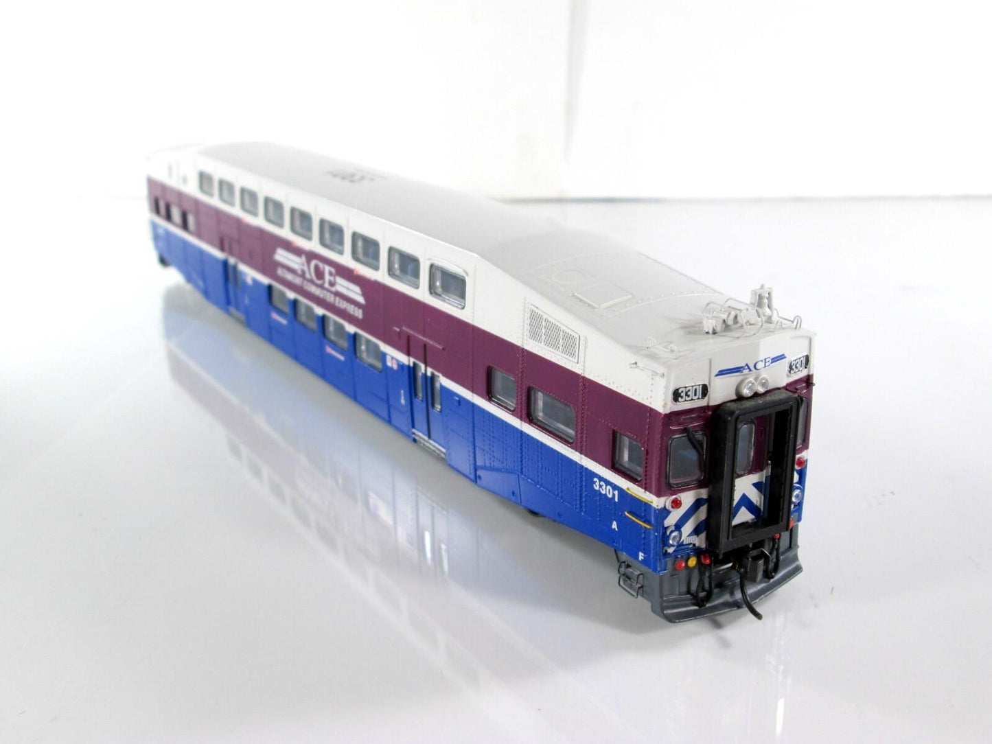 HO Scale *ALTAMONT COMMUTER EXPRESS* Bombardier Control Car #3301 - Athearn 2550