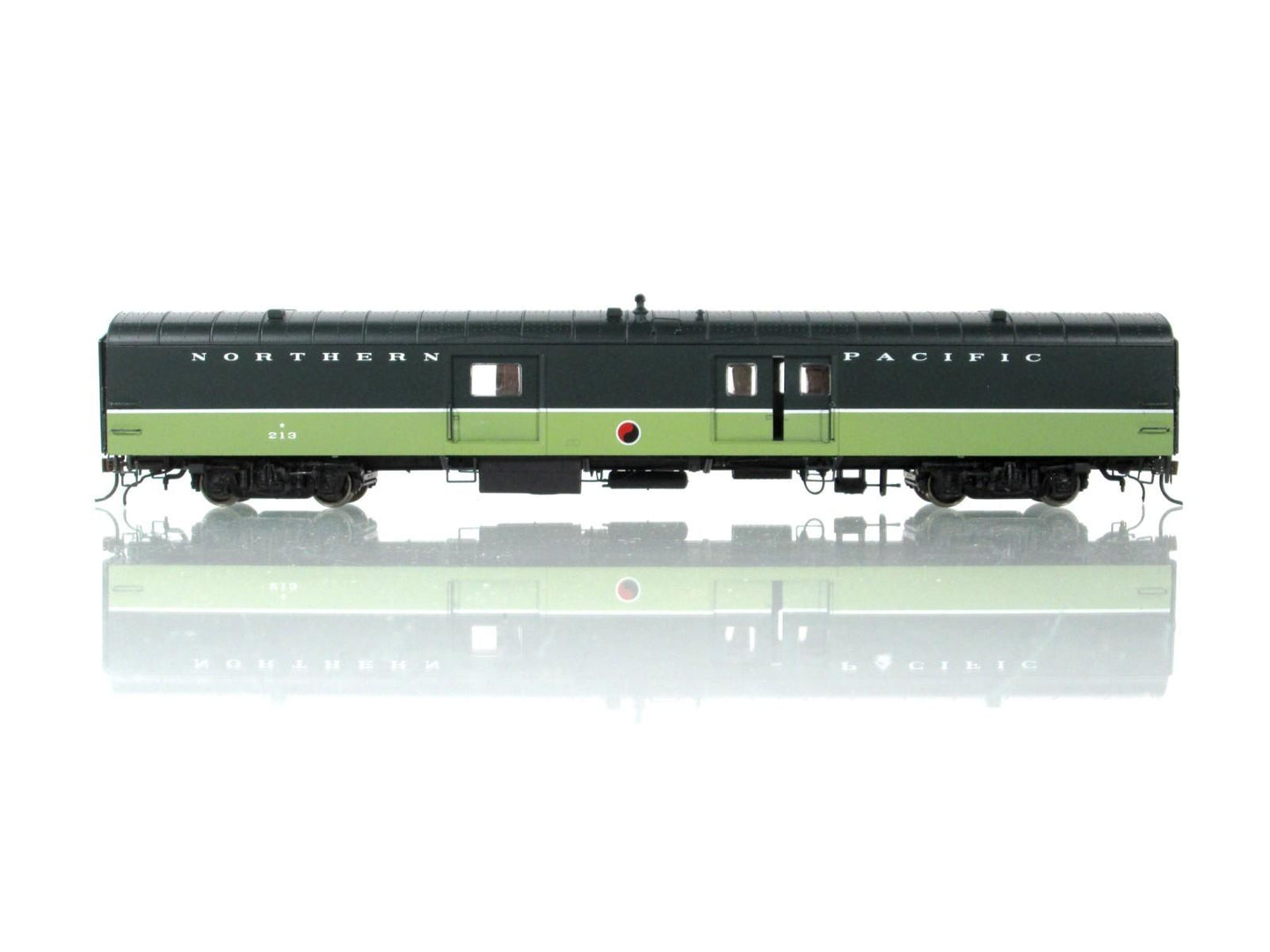 HO Scale ***NORTHERN PACIFIC LOEWY*** Baggage Car #213 -- Rapido 106056, Lighted