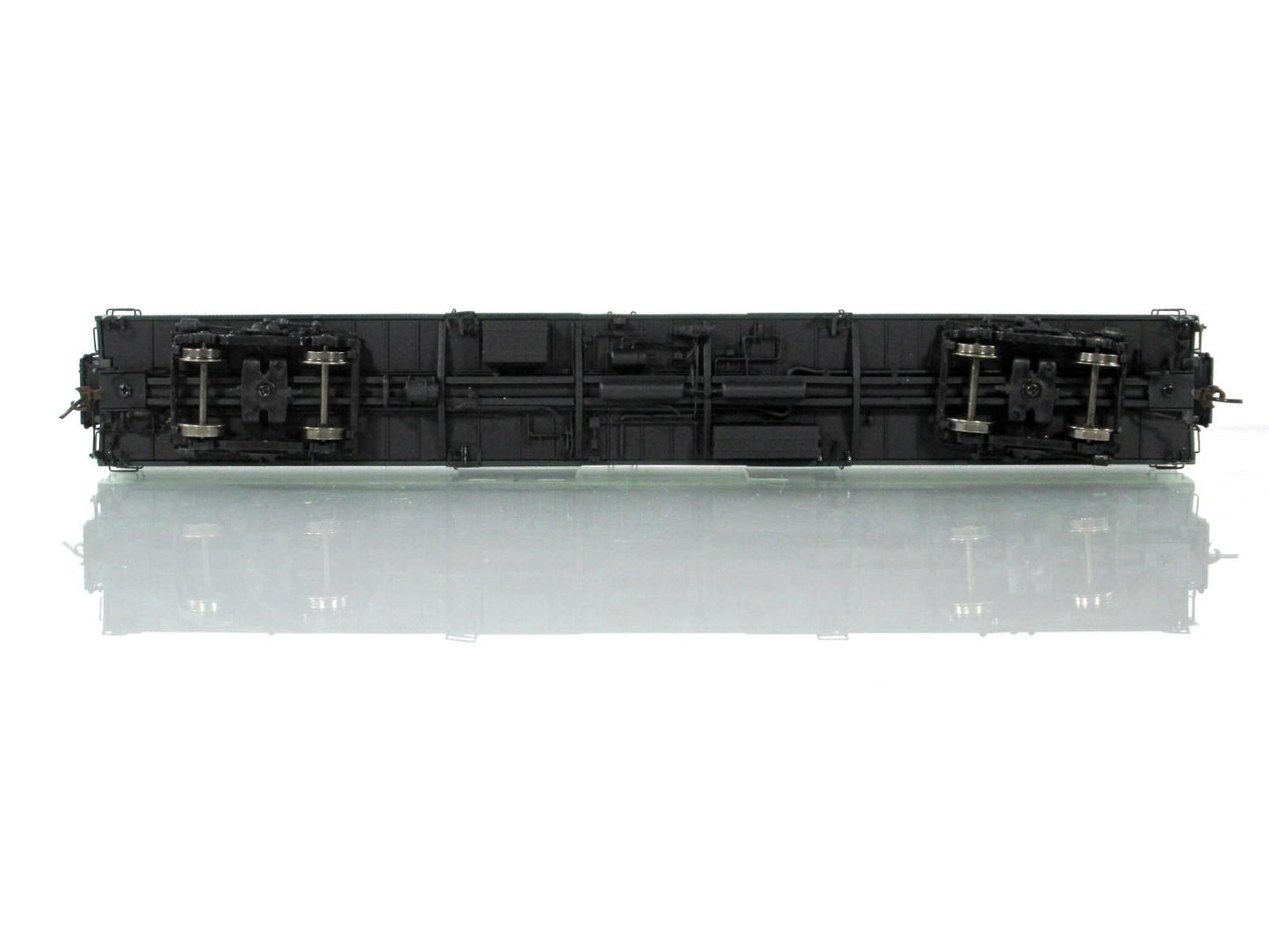HO Scale ***NORTHERN PACIFIC LOEWY*** Baggage Car #213 -- Rapido 106056, Lighted