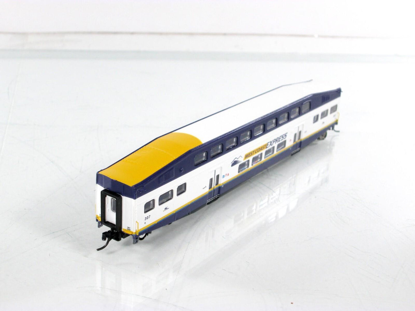 N Scale ***WEST COAST EXPRESS*** Bombardier Coach Car #307 ------- Athearn 10164