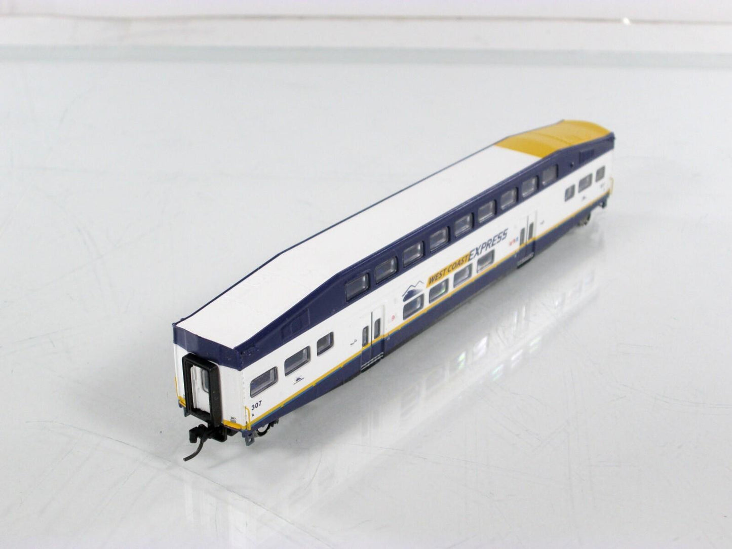 N Scale ***WEST COAST EXPRESS*** Bombardier Coach Car #307 ------- Athearn 10164