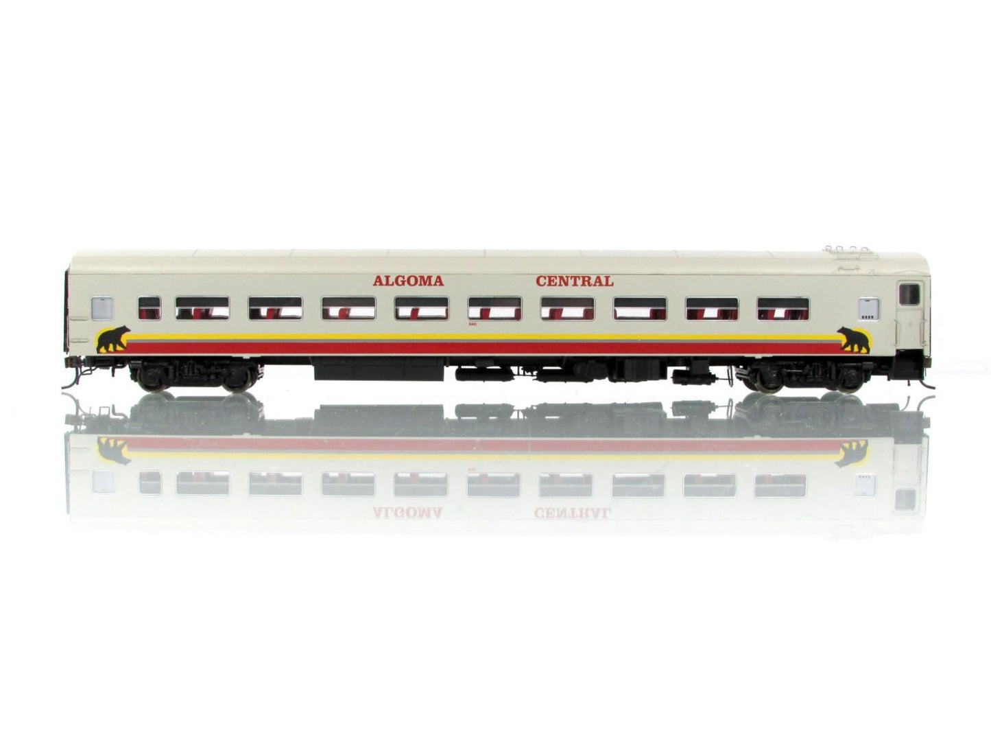HO Scale ***ALGOMA CENTRAL*** Lightweight Coach #5441 - Rapido 100185, Lighted