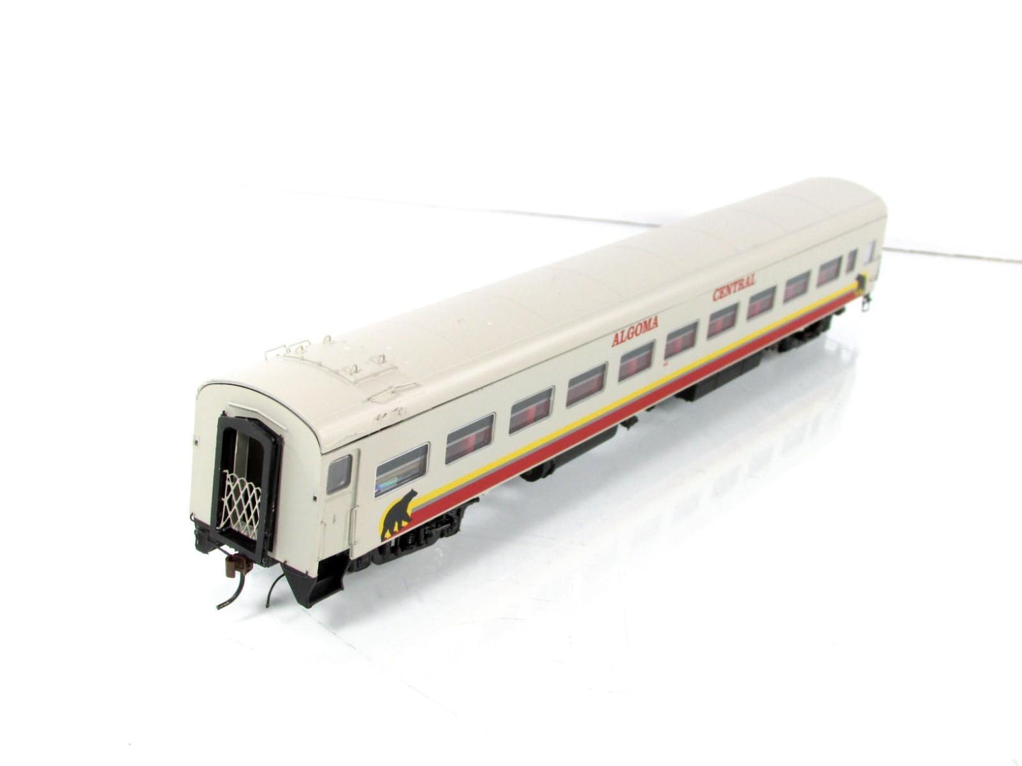 HO Scale ***ALGOMA CENTRAL*** Lightweight Coach #5462 - Rapido 100186, Lighted