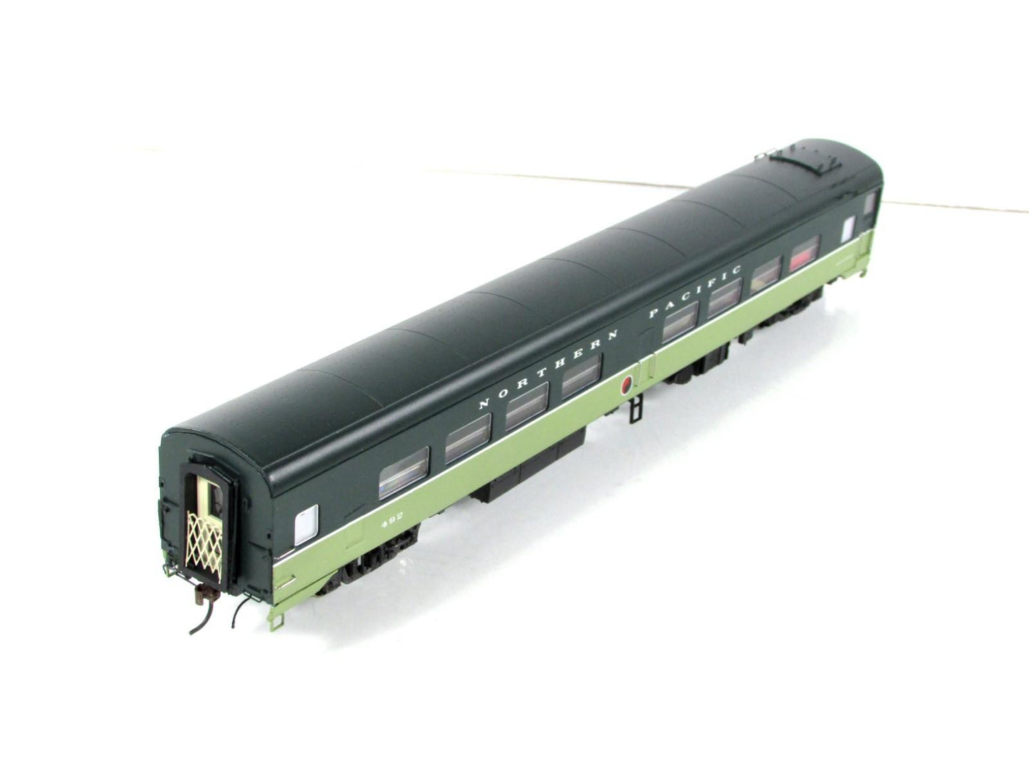HO Scale **NORTHERN PACIFIC LOEWY* Cafe-Bar-Lounge #492 - Rapido 103043, Lighted