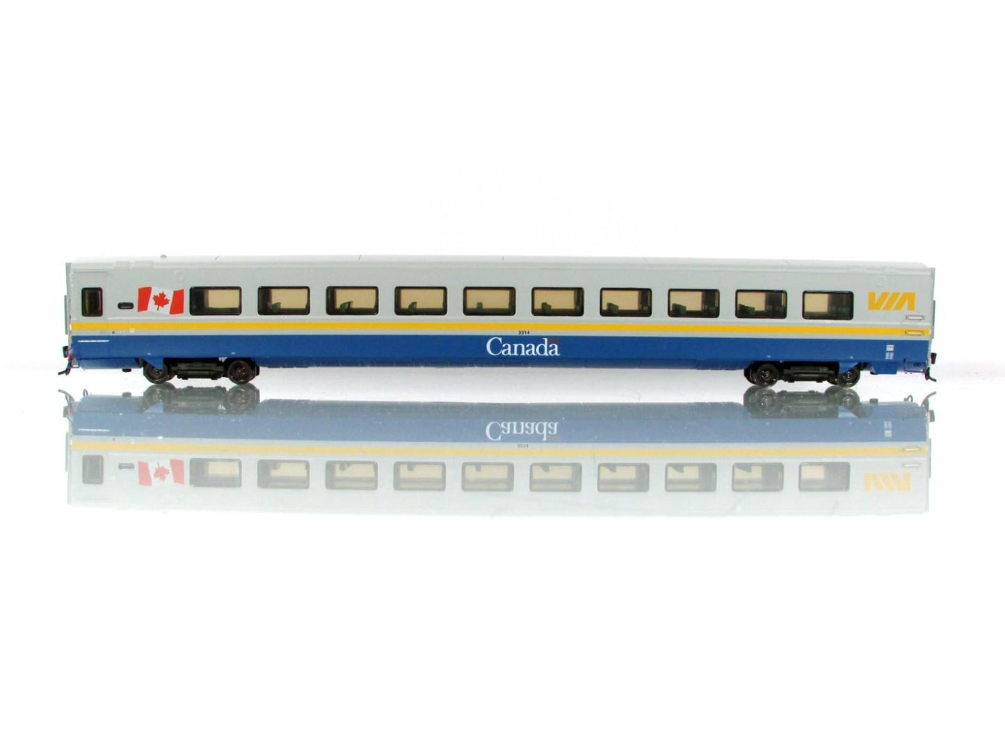 HO Scale ***VIA RAIL CANADA*** Lightweight Coach #3314 - Rapido 108020, Lighted
