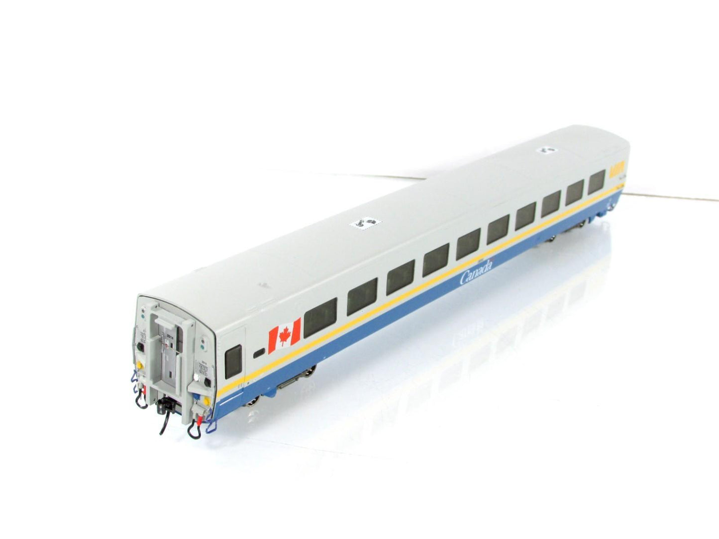 HO Scale ***VIA RAIL CANADA*** Lightweight Coach #3314 - Rapido 108020, Lighted